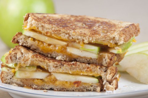 Sandwichs au fromage grillé au jambon et aux pommes SweeTango®
