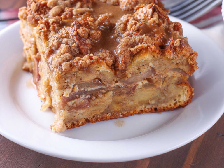 Spiced Apple Pie French Toast Bake - SweeTango